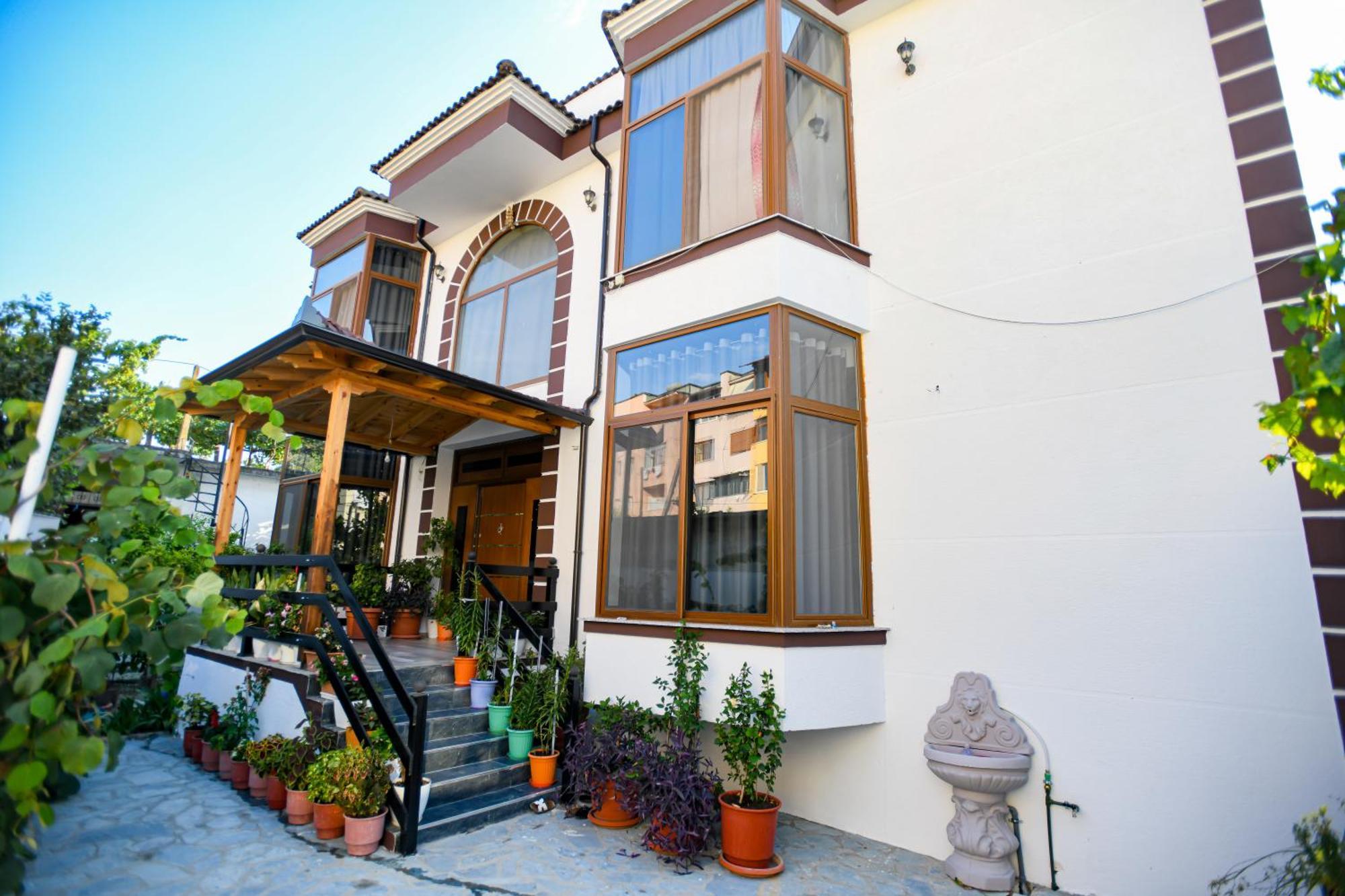 Vila Rivaaa Berat Esterno foto